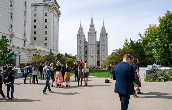 Mormons and White Evangelicals Are Divided Over Trump